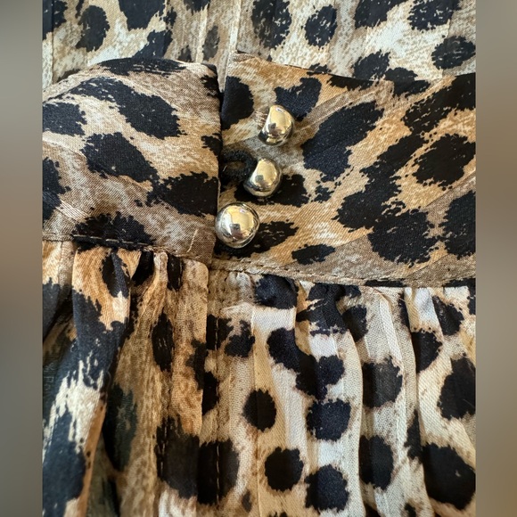 🌸HM leopard print blouse - Picture 5 of 6